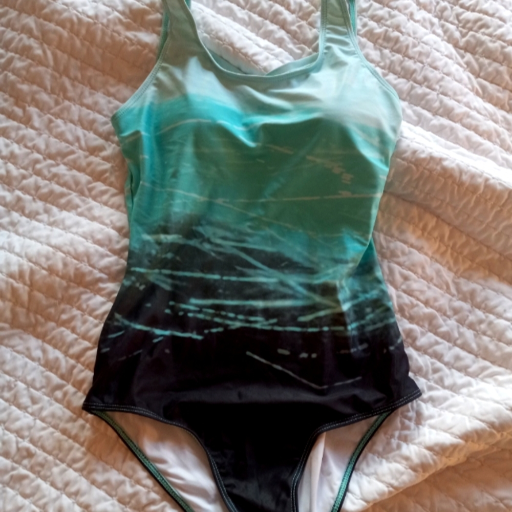 Medium womens swimsuit- new